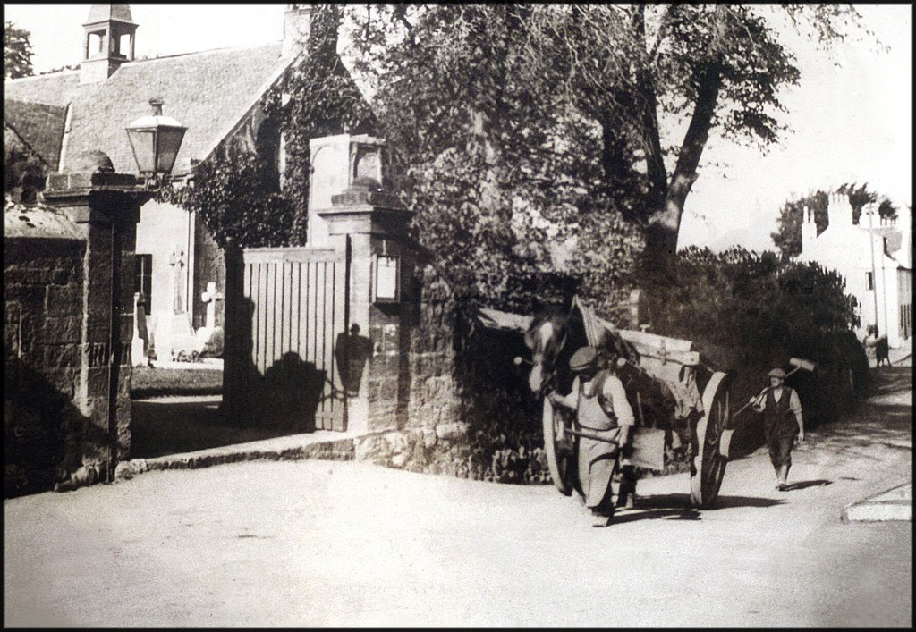 Carmunnock Church Gates